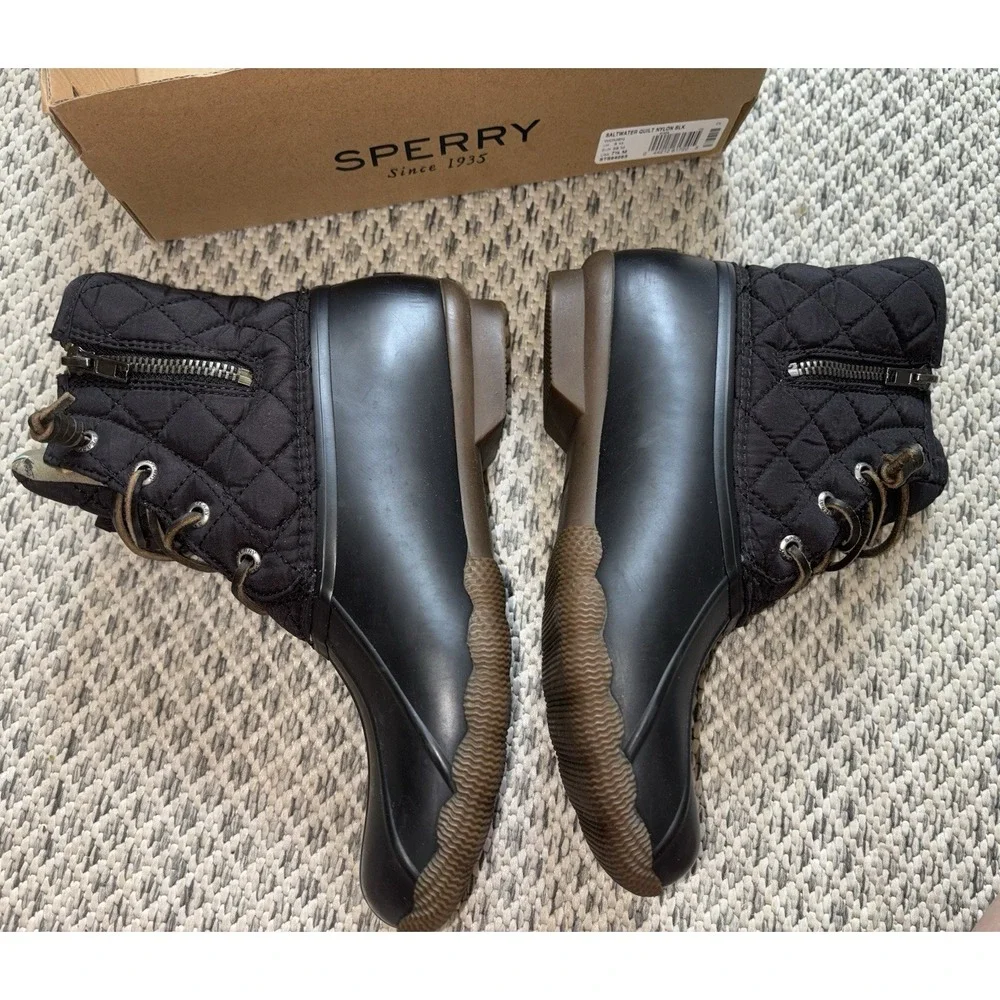 Sperry Top Sider Saltwater Snow/Rain Boot Quilt nylon Black New 7.5 Waterproof